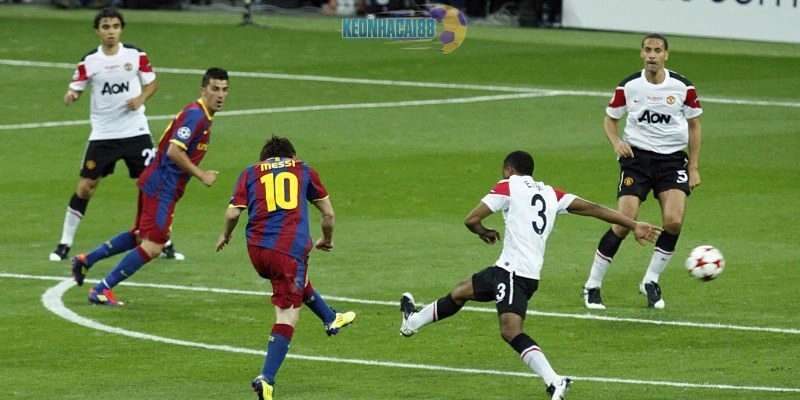 Messi sút xa tung lưới MU ở chung kết Champions League 2011